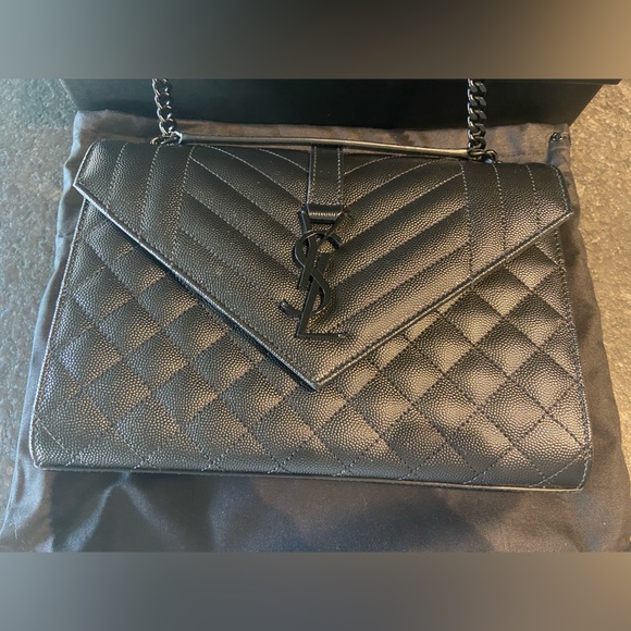 Saint Laurent Medium Envelope Bag in  Quilted Grain De Poudre Leather - Picture 5 of 5